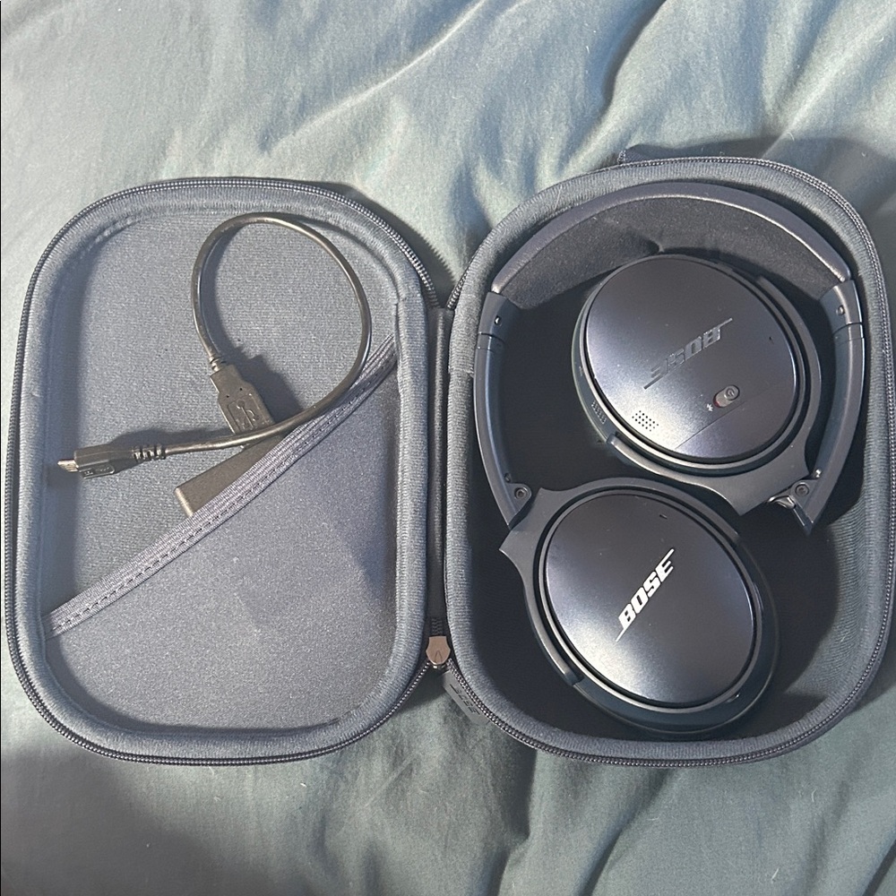 Bose Navy Bluetooth over ear Headphones